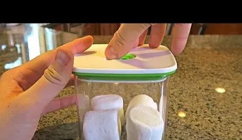 ¡Sorprendente!: Vea lo que le pasa a los marshmallows cuando se guardan al vacío
