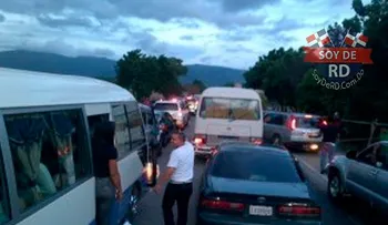 Mueren 4 al chocar yipeta con furgón que se desprendió a camión