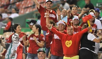 Mexicanos ponen la alegría desde el primer día en SC