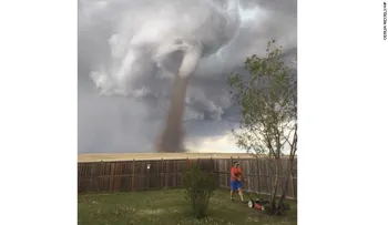 ¿Cuál tornado? Cariño, hay que cortar el césped