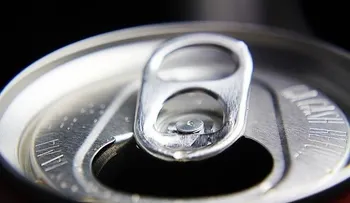 2 muertos y 2 intoxicados por beber soda con combustible en EE.UU.