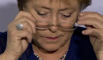 Aprobación de Michelle Bachelet cae a su nivel mínimo 