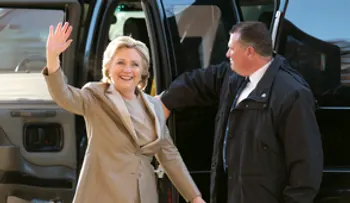 Hillary Clinton vota en Nueva York y confía en su victoria electoral