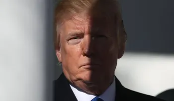 Trump causa alboroto al ofrecer entrevistarse con Mueller