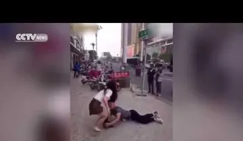 Se viraliza: Un joven le ruega a su novia que no lo deje (VIDEO)