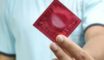 Mujer quería ser abuela y le hizo agujeros a los condones de su hijo