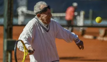 ¿Quiere vivir cien años? ¡Juegue al tenis!