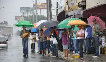 Onda tropical y vaguada provocarán lluvias este miércoles y jueves; temperaturas calurosas 