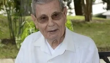 Papa se reúne con padre Paquito, su amigo jesuita en Ecuador