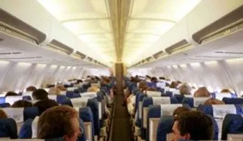 Arrestan dos mujeres por altercado en un avión