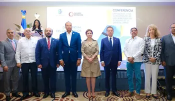 Vicepresidenta Peña encabeza conferencia "Empoderar a los consumidores de los beneficios del consumo de la energía limpia"
