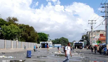 Protestan en la UASD; AMET cierra túnel Ortega y Gasset