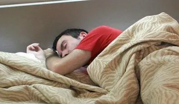 Varones con falta o exceso de sueño tienen mayor riesgo de diabetes