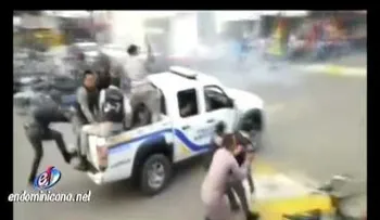 Intentan "linchar" supuestos atracadores de una niña (VIDEO)