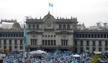 McDonald's y Domino's Pizza apoyan protestas contra Otto Pérez en Guatemala