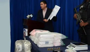 Decomisan sustancia que presume es droga en residencial Costa Azul
