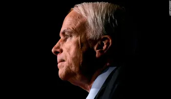 La Casa Blanca escribió un comunicado por la muerte de John McCain, pero nunca lo publicó