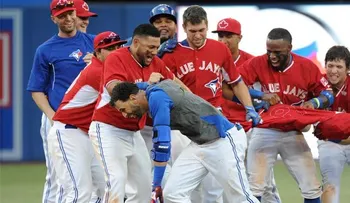 Azulejos ganan maratón de 19 innings 
