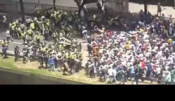 Régimen chavista enfrenta manifestación opositora en Caracas (VIDEO)