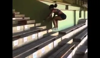 Esta mujer puede saltar hasta seis escalones: Salto de canguro (VIDEO)