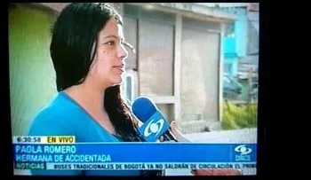 Mujer cae de bus con su bebé en brazos (Video)