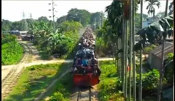 Asiento al aire libre: cómo es viajar en tren en la India