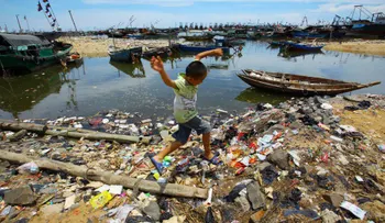 En el año 2050 habrá más plástico que peces en el océano