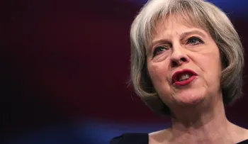 Theresa May pide permiso a la reina Isabel II para formar un nuevo gobierno