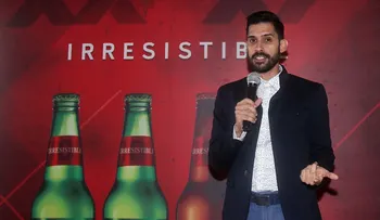 Cerveza mexicana Dos Equis cambia su logotipo para ser más inclusiva