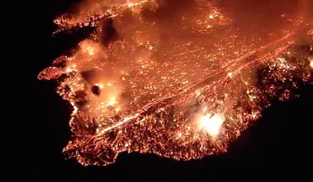 El volcán Kilauea de Hawai sigue expulsando lava cuatro semanas después de la primera erupción