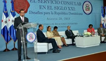 Canciller Navarro afirma seguirá proceso de repatriaciones