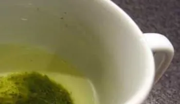 Cola de caballo: Rejuvenece, nutre y vigoriza la piel y ayuda al crecimiento del cabelllo; evita las canas