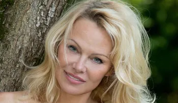  "El mejor sexo está en una relación comprometida: Pamela Anderson y la confesión sobre su relación con una figura del fútbol francés