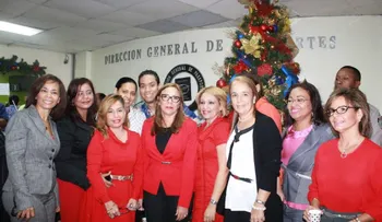 Pasaportes da inicio a la Navidad con el de su árbol