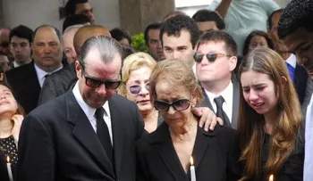 En medio de la solidaridad, sepultan restos de Poppy Bermúdez
