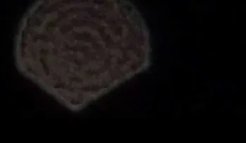 Un ovni en Siberia: Captan un objeto brillante que sobrevuela el cielo nocturno (VIDEO)
