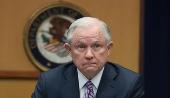 El secretario de Justicia Jeff Sessions llega a El Salvador para hablar de las pandillas, la inmigración y las drogas