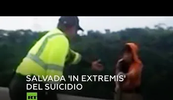 La policía evita en segundo que una joven se suicidara 