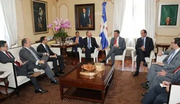 Danilo Medina recibe al secretario Departamento Estado de Puerto Rico