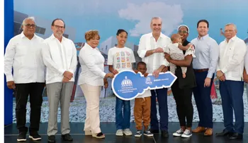 Abinader entrega 95 viviendas en Pedro Brand