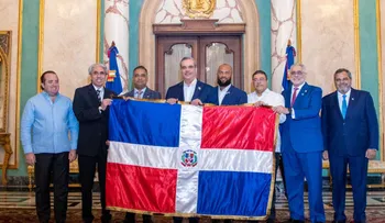 Presidente Abinader recibe a los campeones nacionales Tigres del Licey