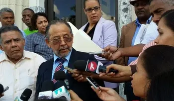 Huchi Lora denuncia elaboran panfletos difamatorios en su contra
