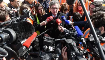 Francia: los seguidores de Mélenchon dan la espalda a Macron y optan por el voto en blanco o la abstención