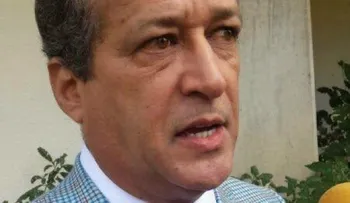 Reinaldo dice decisión de Aduanas poner impuesto a compras por internet es inconstitucional