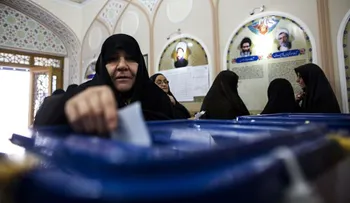 Los iraníes acuden a las urnas en una elección crucial