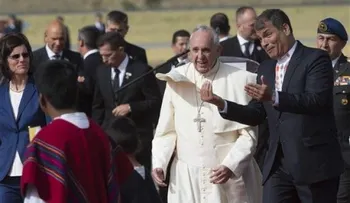 El papa cumple su segunda jornada de visita a Ecuador 