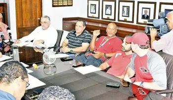 Los Leones seleccionan a MaClane y Licey a Cody