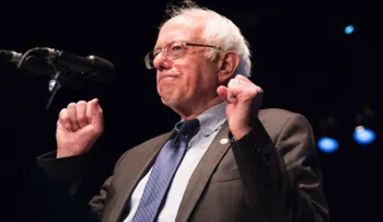 Bernie Sanders gana en Washington, Alaska y Hawai