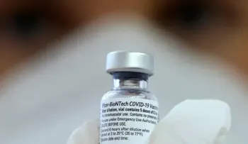 Pfizer presenta datos para solicitar tercera dosis para la población general