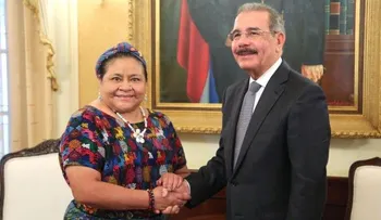 Rigoberta Menchú visita al presidente Danilo Medina